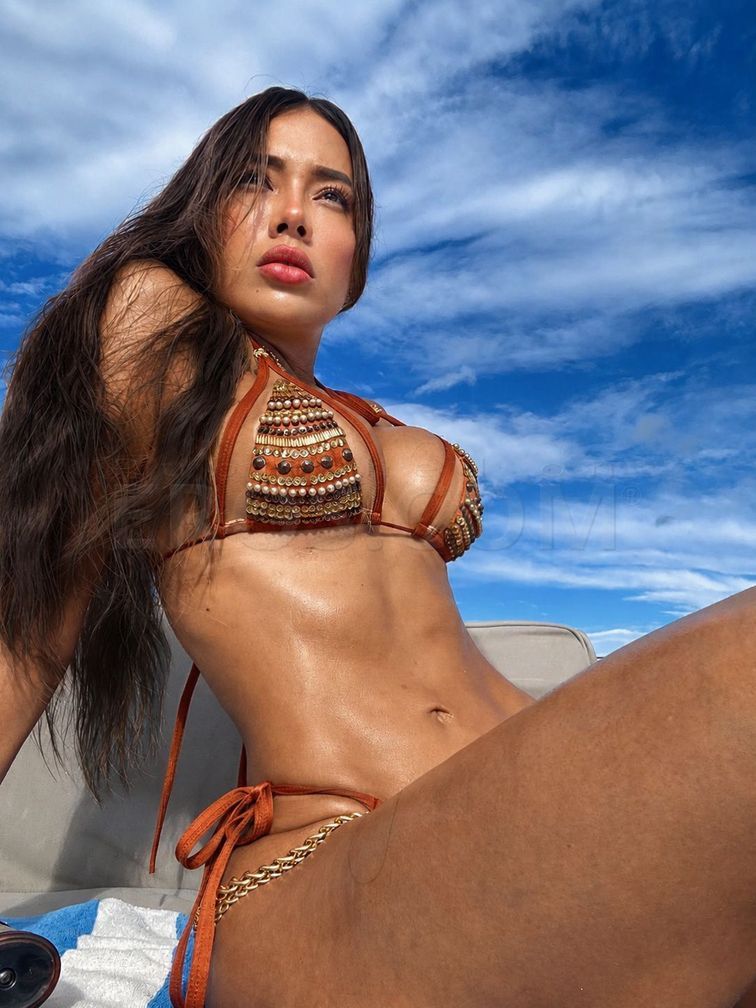 DENISSE RALEIGH — photo 1