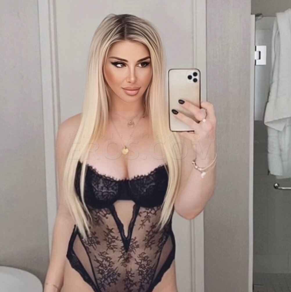 BLONDE BOMBSHELL KENDALL